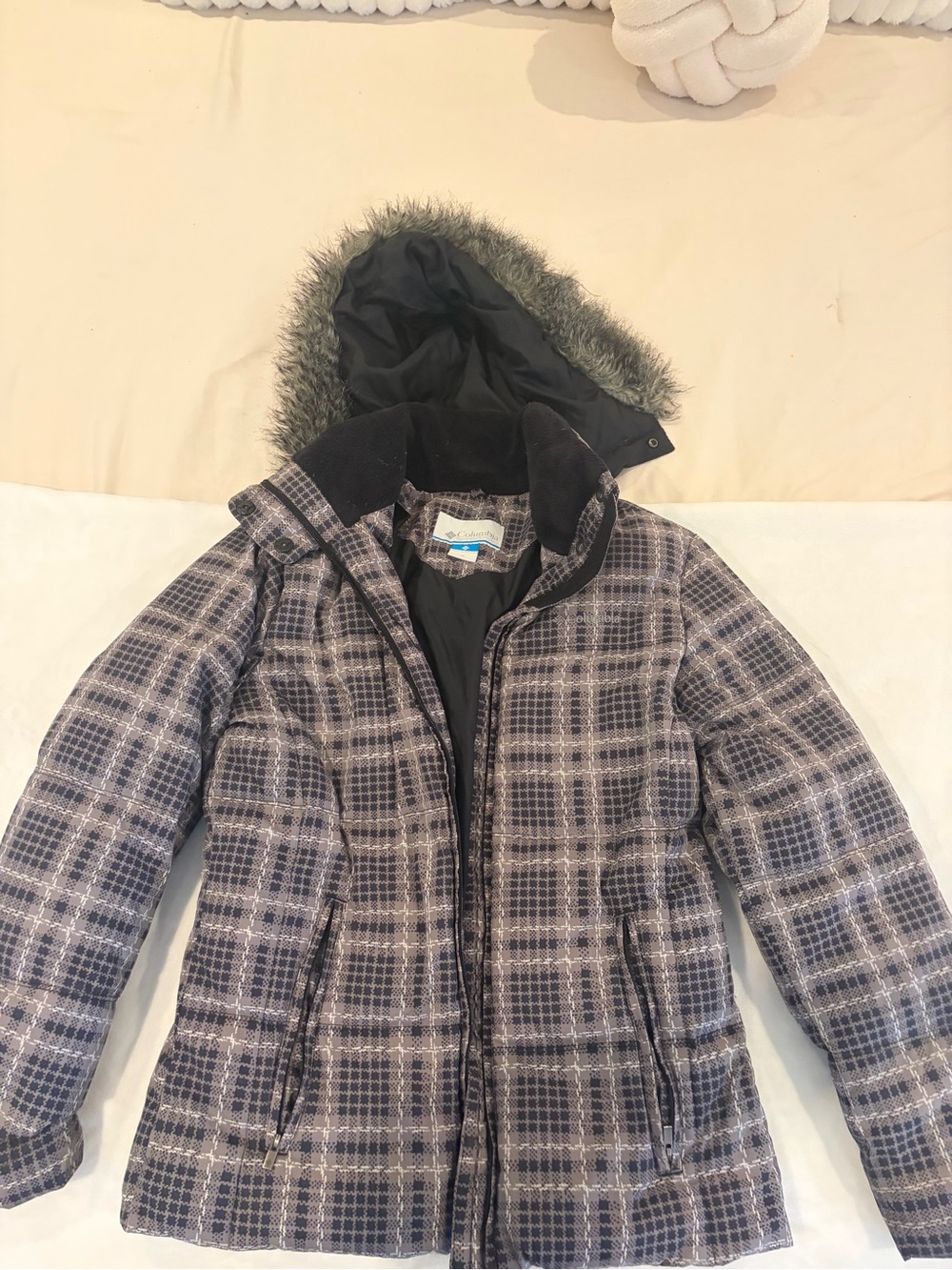 Columbia Girls Plaid Puffer Jacket in Gray and Black